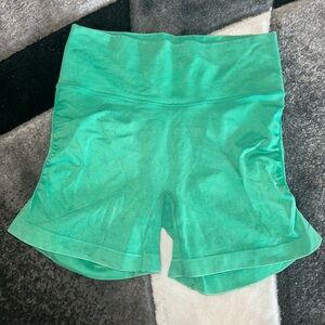 JOYLAB SEAMLESS ACTIVEWEAR BIKER SHORT IN GREEN